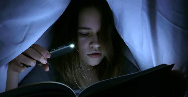 Вредно ли чтение при тусклом свете?